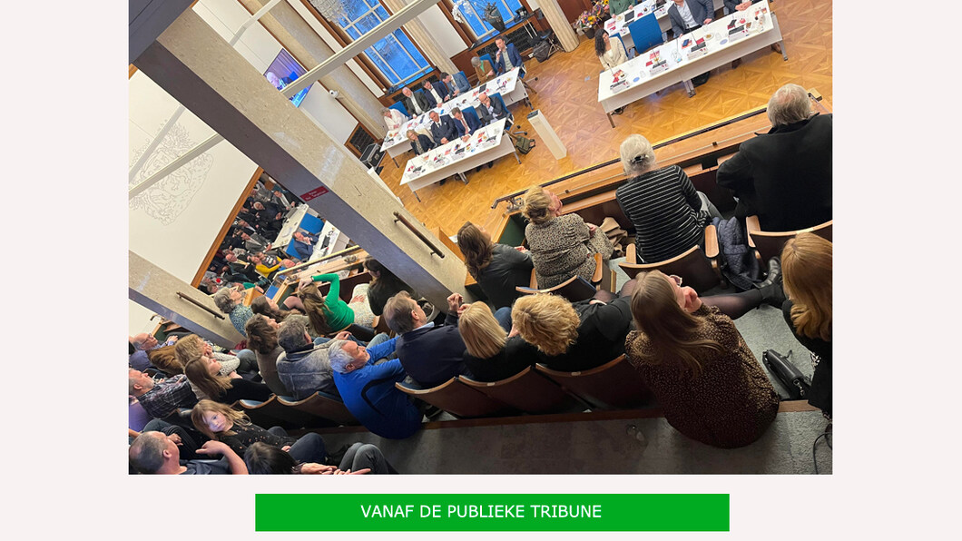 Publieke tribune tijdens installatie nieuwe gemeenteraad Vlaardingen - 30 maart 2022
