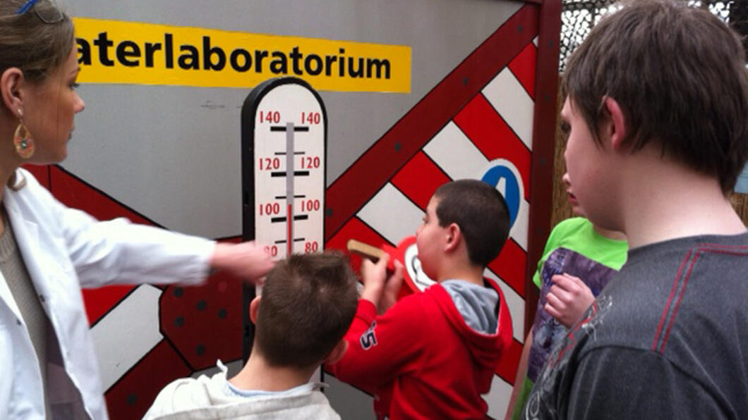 ‘Waterles’ voor schoolkinderen bij Vlaardings Duurzaamheidscentrum Wethouder Duurzaamheid Jan Robberegt open ‘waterles’ voor schoolkinderen