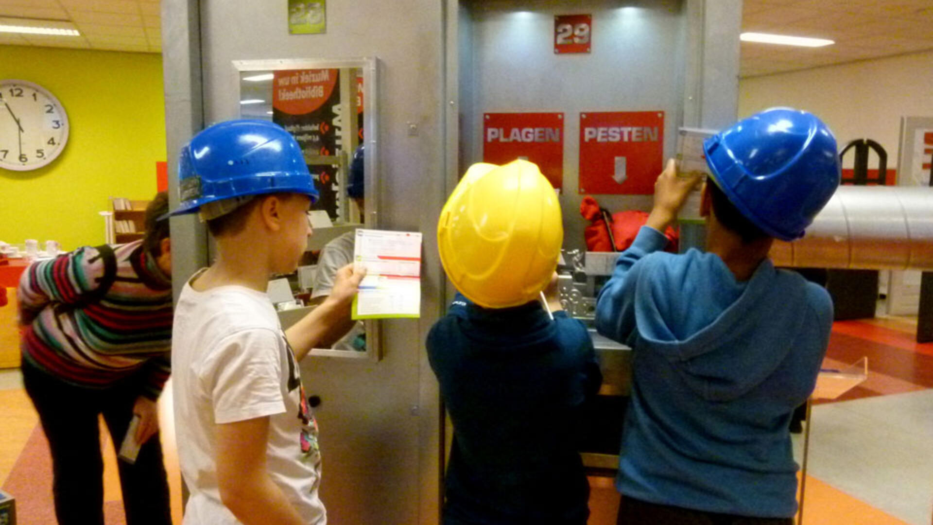 Opening Democratiefabriek in de Centrale Bibliotheek Vlaardingen - Geuzenmaand - maart 2016