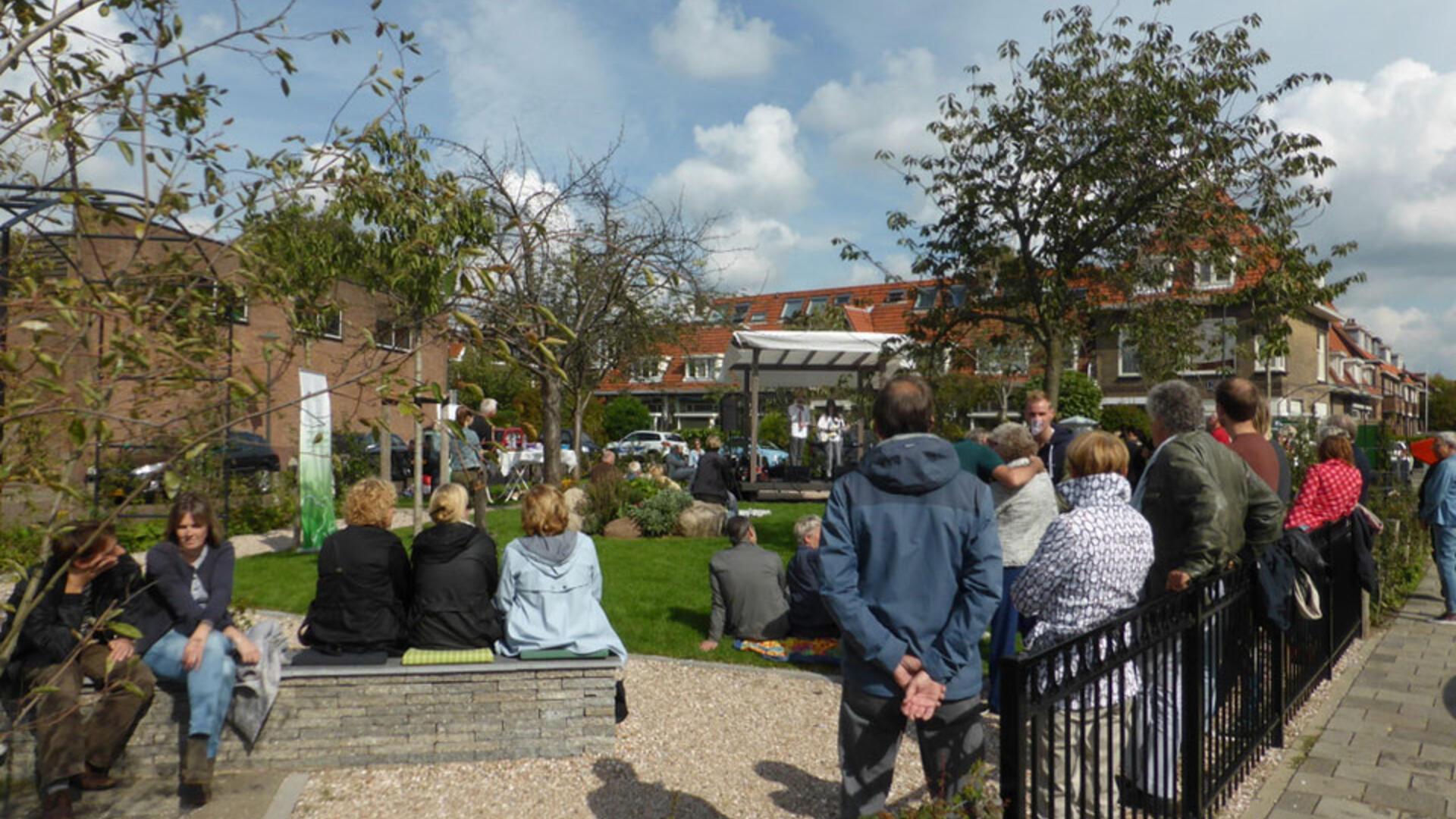 Feest op het plein - Oud Ambacht weer wat toekomstbestendiger